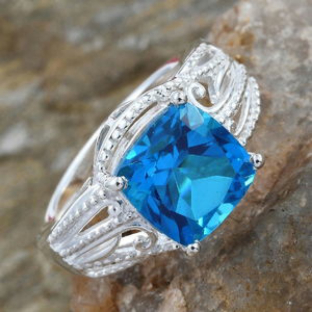 NWT-ROYAL BLUE QUARTZ RING
